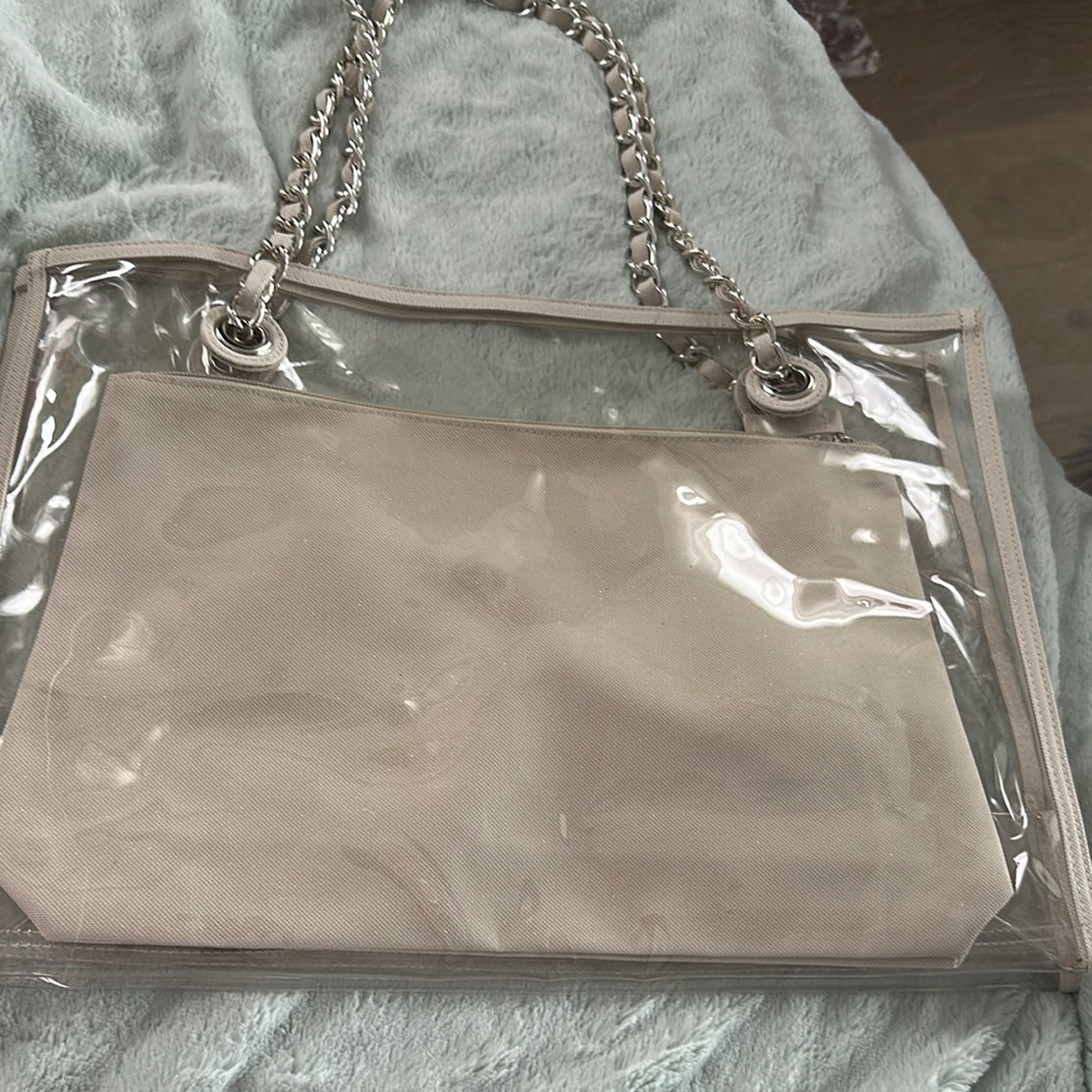 Elizabeth Arden Cream Tote with Modern Transparent Design